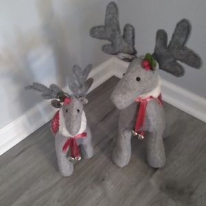 Set of 2 adorable reindeer.